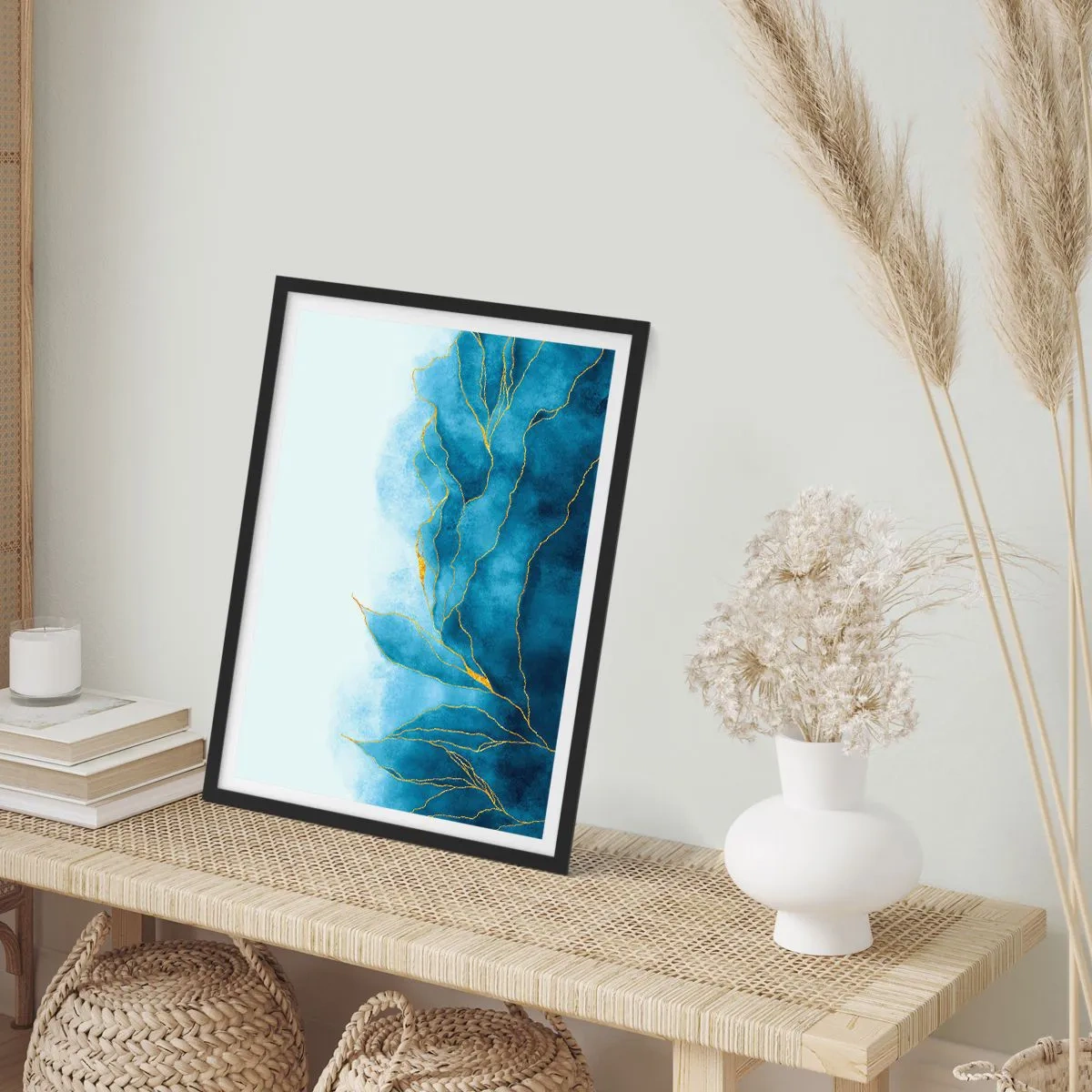 Plakat w czarnej ramie - Abstrakcyjna kompozycja w odcieniach błękitu ze złotymi liniami - 50x70cm - Błękit w złocie - Nowoczesna dekoracja ścienna do salonu i sypialni ARTTOR