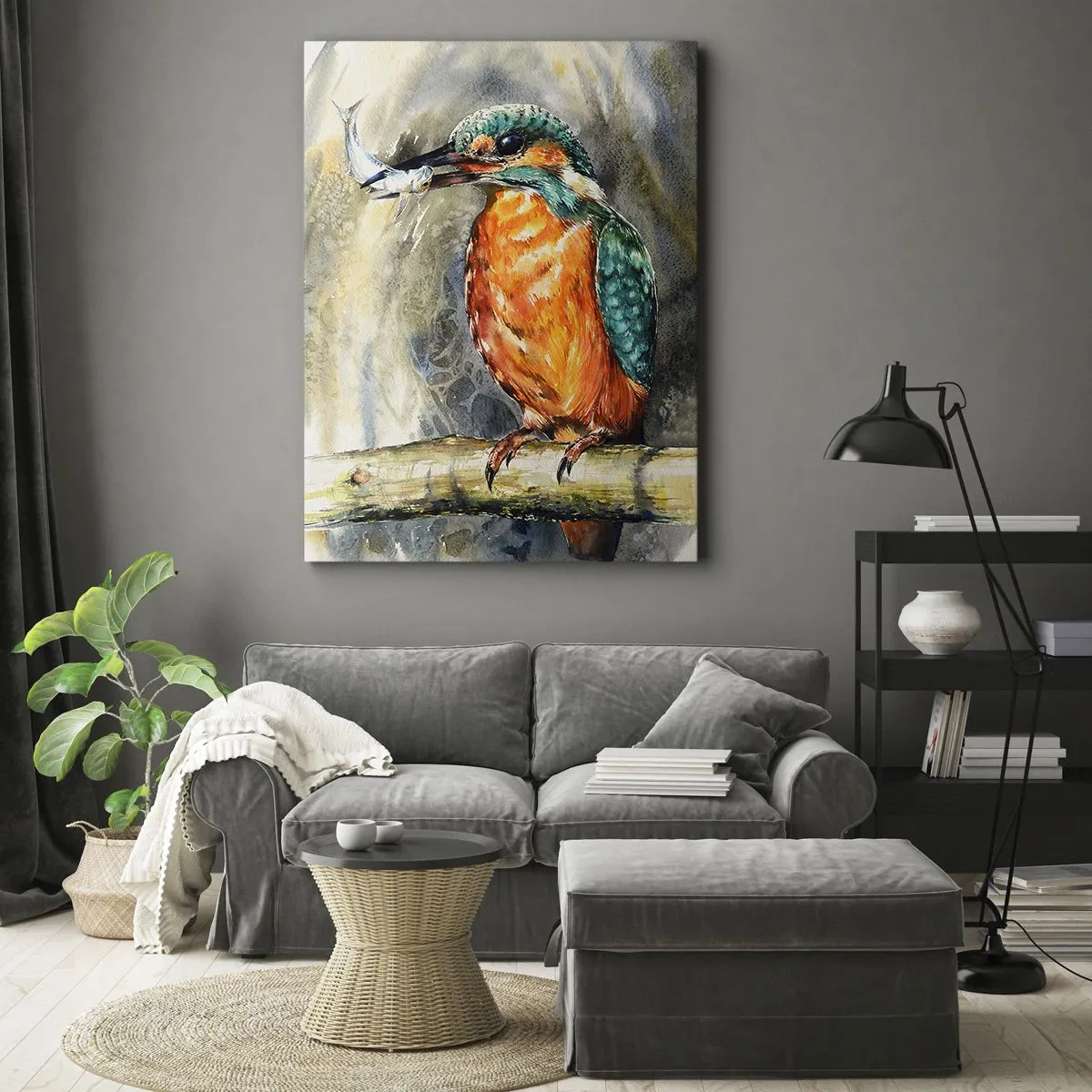 Obraz na płótnie - Kolorowy zimorodek z rybą w dziobie na tle natury - 50x70cm - Prawo natury - Nowoczesna dekoracja ścienna do salonu, kuchni i sypialni ARTTOR