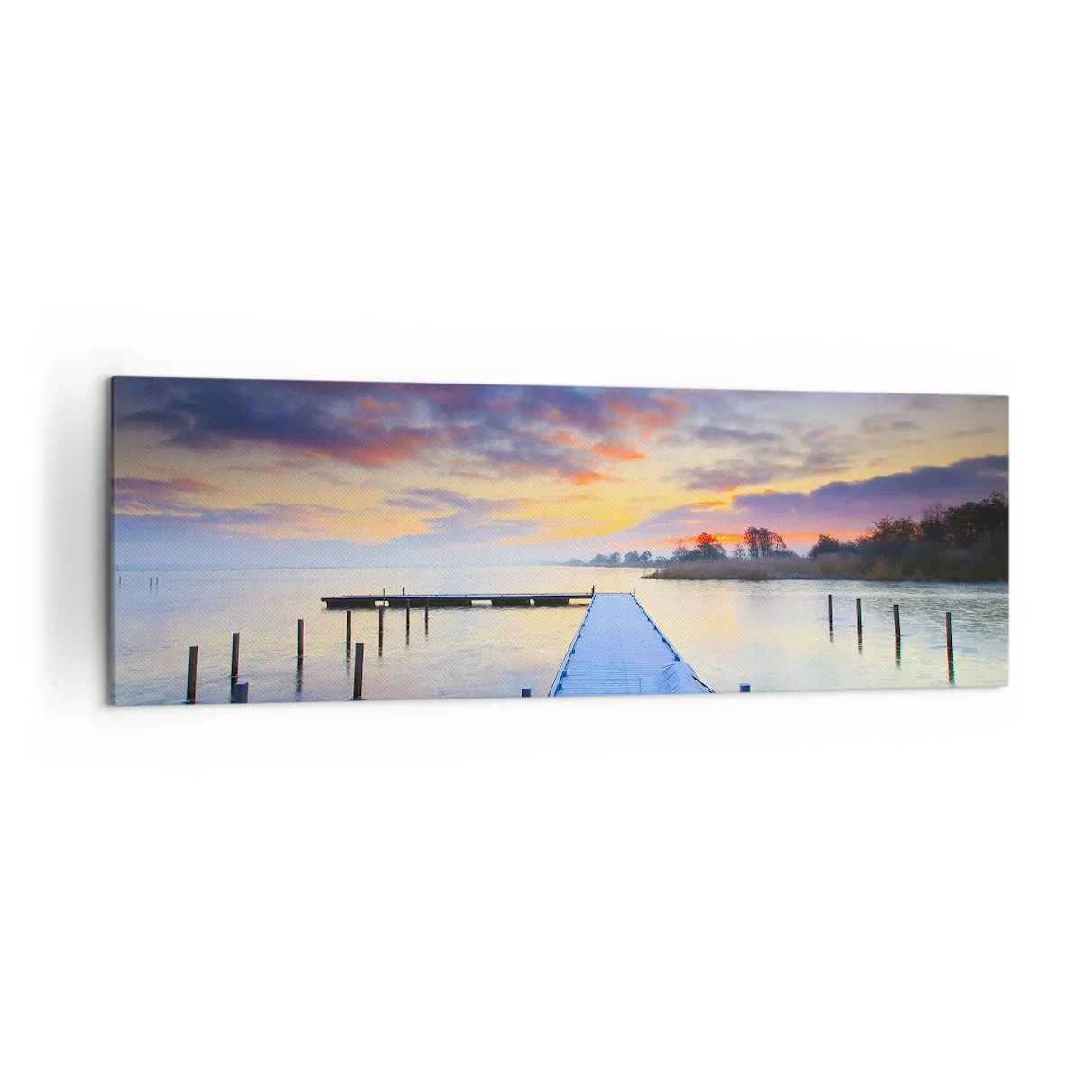 Obraz na płótnie - Pomost nad jeziorem o zachodzie słońca z łodzią przy brzegu - 160x50cm - Fioletowo-złoty spokój - Nowoczesna dekoracja ścienna do salonu i sypialni ARTTOR