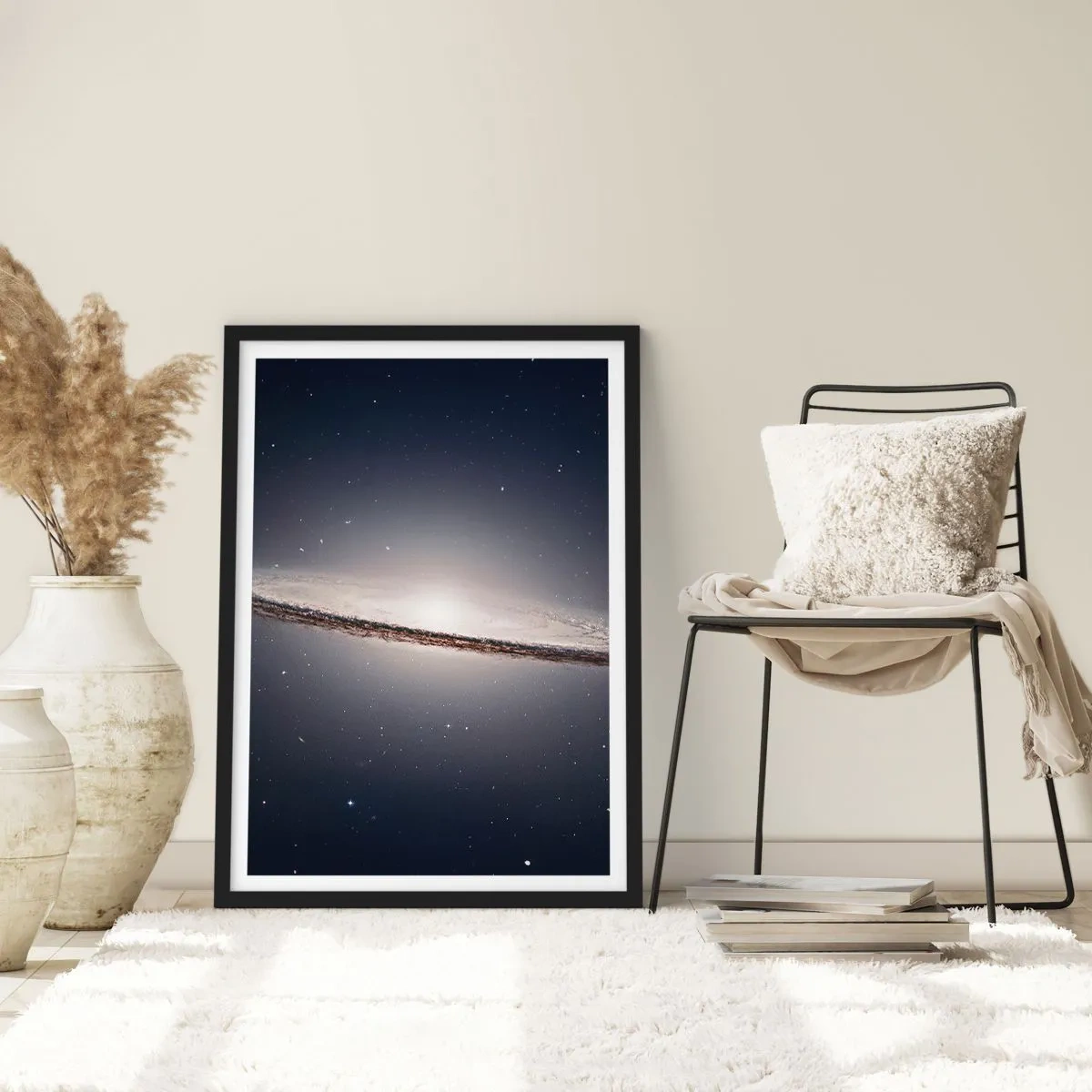 Plakat w czarnej ramie - Monumentalna galaktyka spiralna na tle kosmosu - 50x70cm - Dawno temu w odległej galaktyce… - Nowoczesna dekoracja ścienna do salonu i sypialni ARTTOR