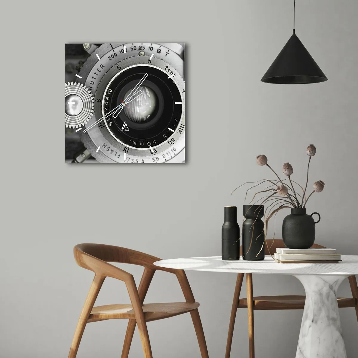 Zegar ścienny - Obiektyw starego aparatu fotograficznego - 30x30cm - Opowieść o Hollywood - Nowoczesna dekoracja ścienna do salonu i sypialni ARTTOR