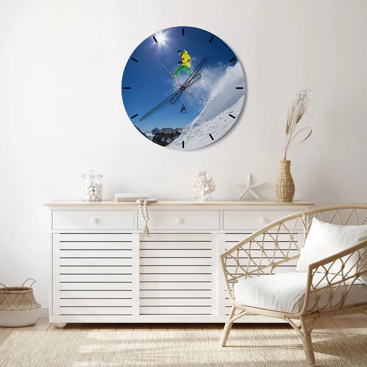 Zegar ścienny - Narciarz wykonujący skok na tle gór - 30x30cm - Tańczący z górami - Nowoczesna dekoracja ścienna do salonu, kuchni i sypialni ARTTOR