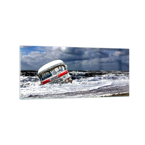 Obraz na szkle - Zatopiony autobus na plaży wśród fal i wzburzonego morza - 120x50cm - I co się dziwisz? - Nowoczesna dekoracja ścienna do salonu i sypialni ARTTOR