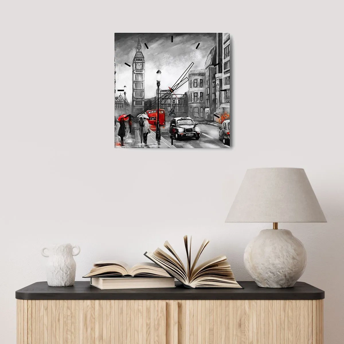 Zegar ścienny - Scena z Londynu w czarno-białym stylu z czerwonymi akcentami - 30x30cm - Wcale nie szare miasto - Nowoczesna dekoracja ścienna do salonu i sypialni ARTTOR