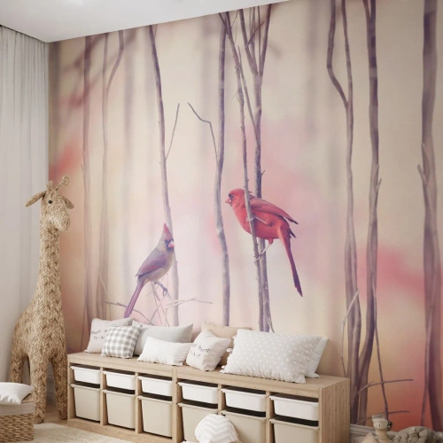 Fototapeta Standard Eco - Dwa kardynały na cienkich gałązkach w pastelowym tle - 100x70cm - Opowieść różowego lasu - Nowoczesna dekoracja ścienna do salonu i sypialni ARTTOR