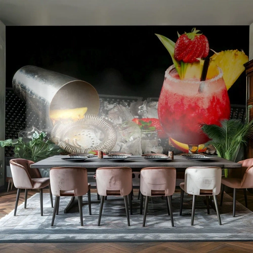 Fototapeta Premium Canvas - Kolorowy koktajl z truskawkami, lodem i ananasem - 100x70cm - Wyczarować smak - Nowoczesna dekoracja ścienna do salonu i sypialni ARTTOR