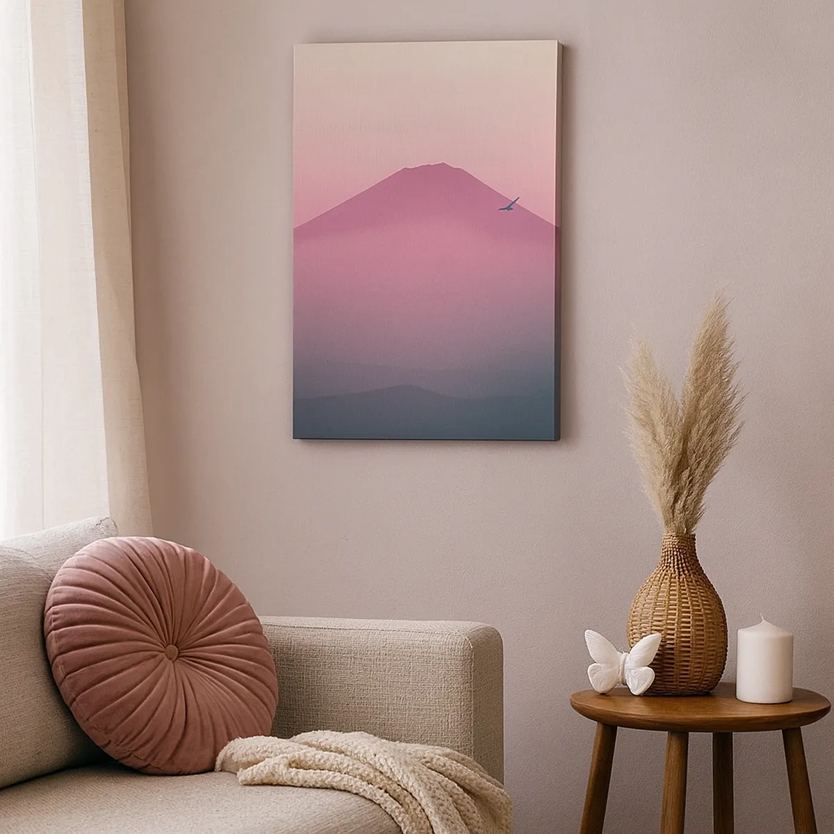 Obraz na płótnie - Minimalistyczny krajobraz górski w odcieniach fioletu i różu z lecącym ptakiem - 50x70cm - Wędrowcy ponad chmurami - Nowoczesna dekoracja ścienna do salonu, kuchni i sypialni ARTTOR