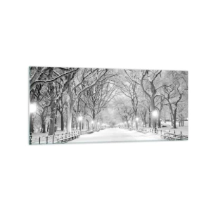 Obraz na szkle - Zimowa alejka z drzewami pokrytymi śniegiem w monochromatycznym ujęciu - 120x50cm - Cztery pory roku – zima - Nowoczesna dekoracja ścienna do salonu i sypialni ARTTOR