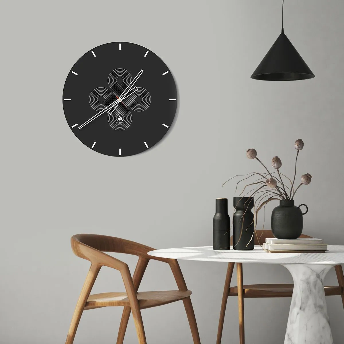 Zegar ścienny - Czarne tło z białym wzorem inspirowanym celtyckim motywem - 30x30cm - W duchu celtyckim - Nowoczesna dekoracja ścienna do salonu, kuchni i sypialni ARTTOR