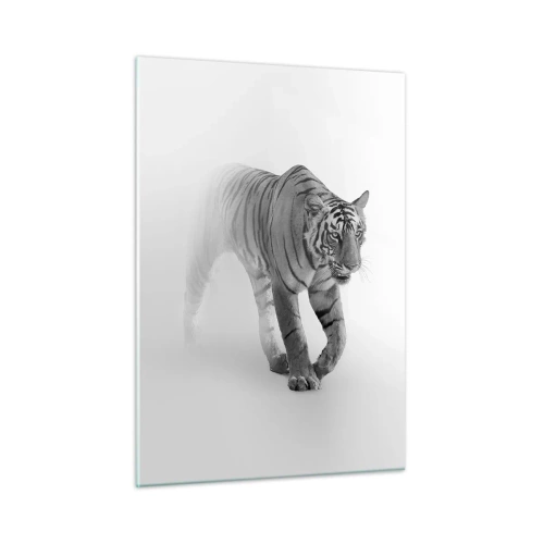 Obraz na szkle - Tygrys kroczący w mgle, z subtelnym rozmyciem w tle - 50x70cm - Przyczajony we mgle - Nowoczesna dekoracja ścienna do salonu, kuchni i sypialni ARTTOR