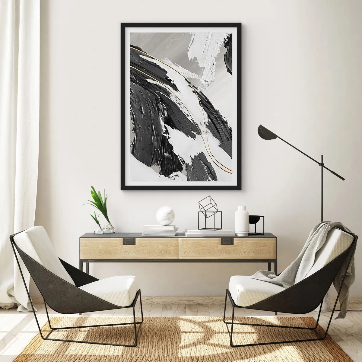 Plakat w czarnej ramie - Abstrakcyjne pociągnięcia pędzla w czerni, bieli i złocie - 50x70cm - Abstrakcja z rozmachem - Nowoczesna dekoracja ścienna do salonu i sypialni ARTTOR