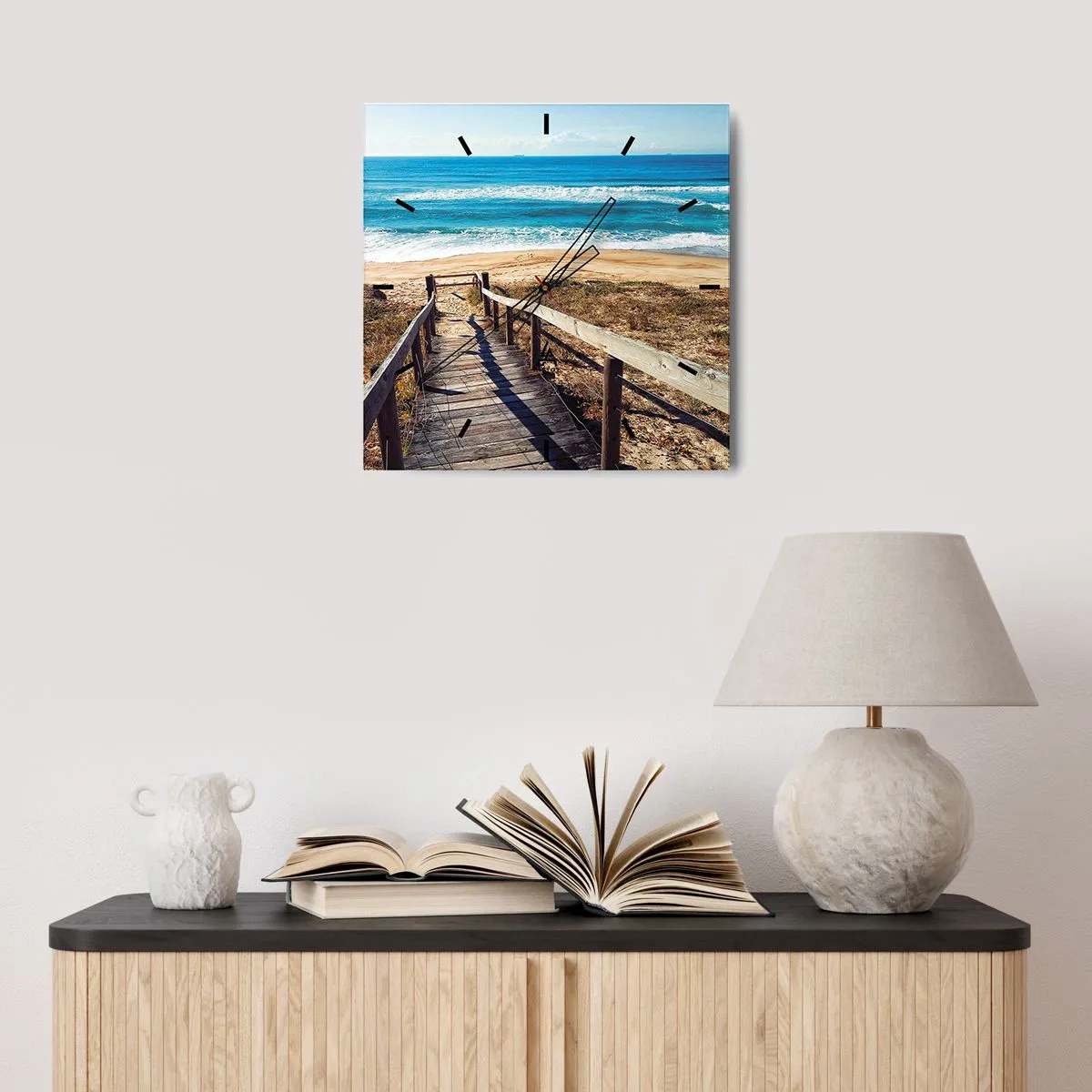 Zegar ścienny - Drewniana ścieżka prowadząca na plażę - 30x30cm - Biegnij! - Nowoczesna dekoracja ścienna do salonu i sypialni ARTTOR