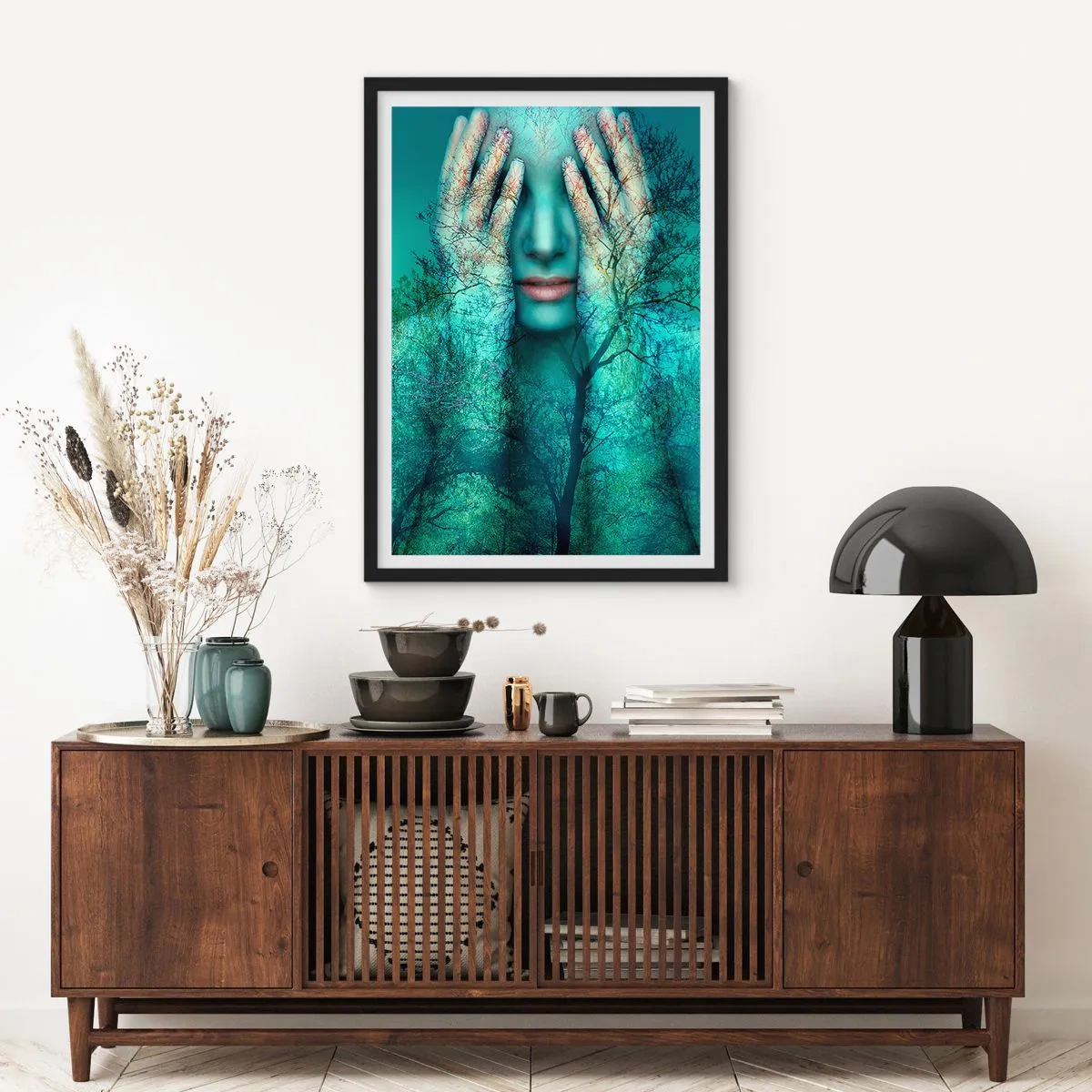 Plakat w czarnej ramie - Zanurzona w błękicie - 70x100 cm