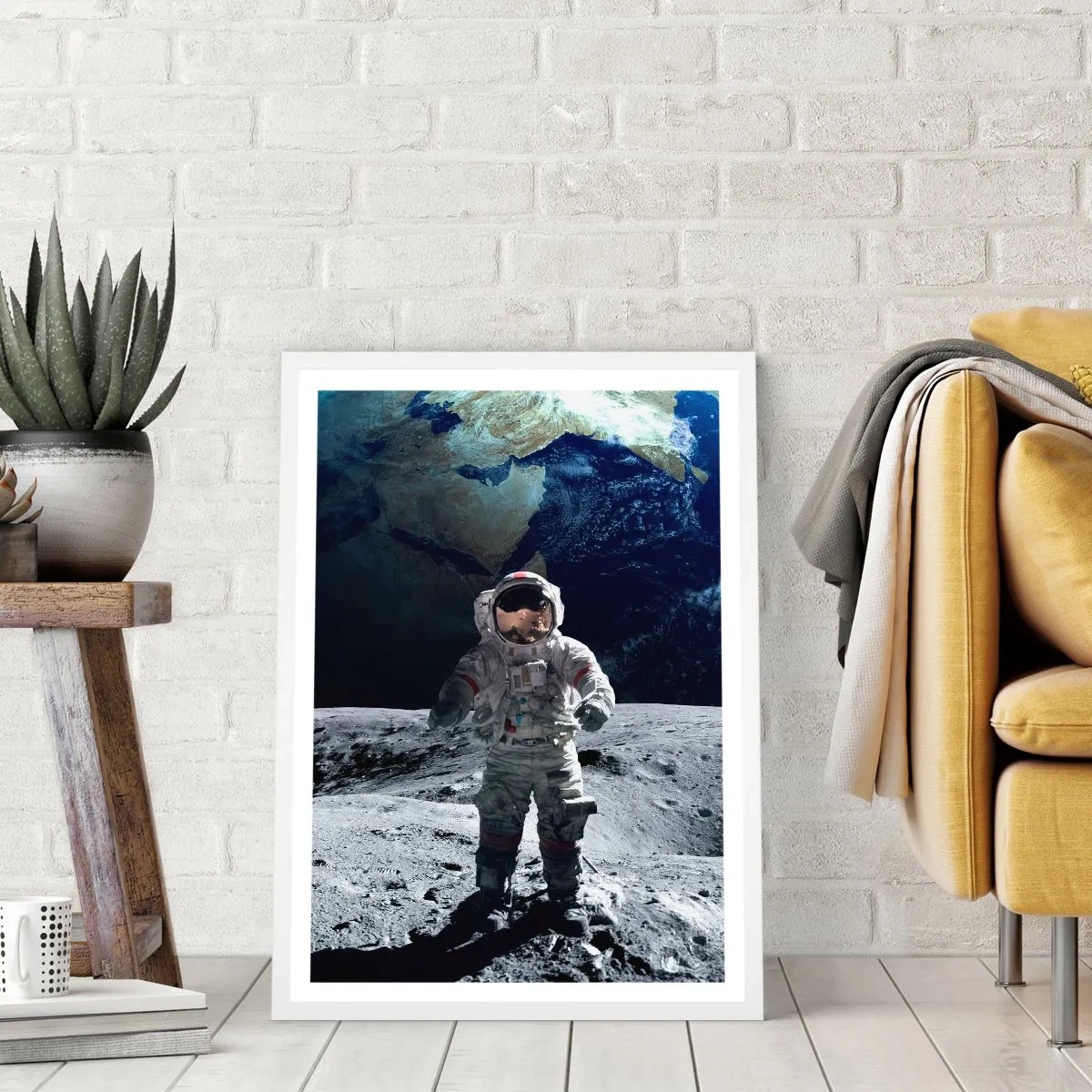 Plakat w białej ramie - Pozdrowienia z Księżyca - 70x100 cm