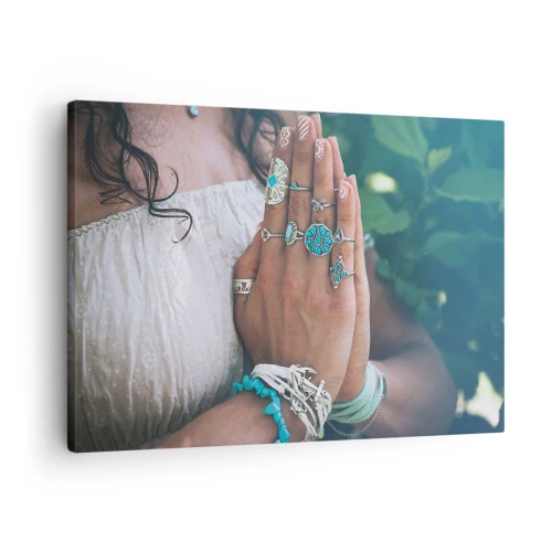 Obraz na płótnie - Ręce ozdobione biżuterią w stylu boho - 70x50cm - Witaj w centrum bytu - Nowoczesna dekoracja ścienna do salonu i sypialni ARTTOR