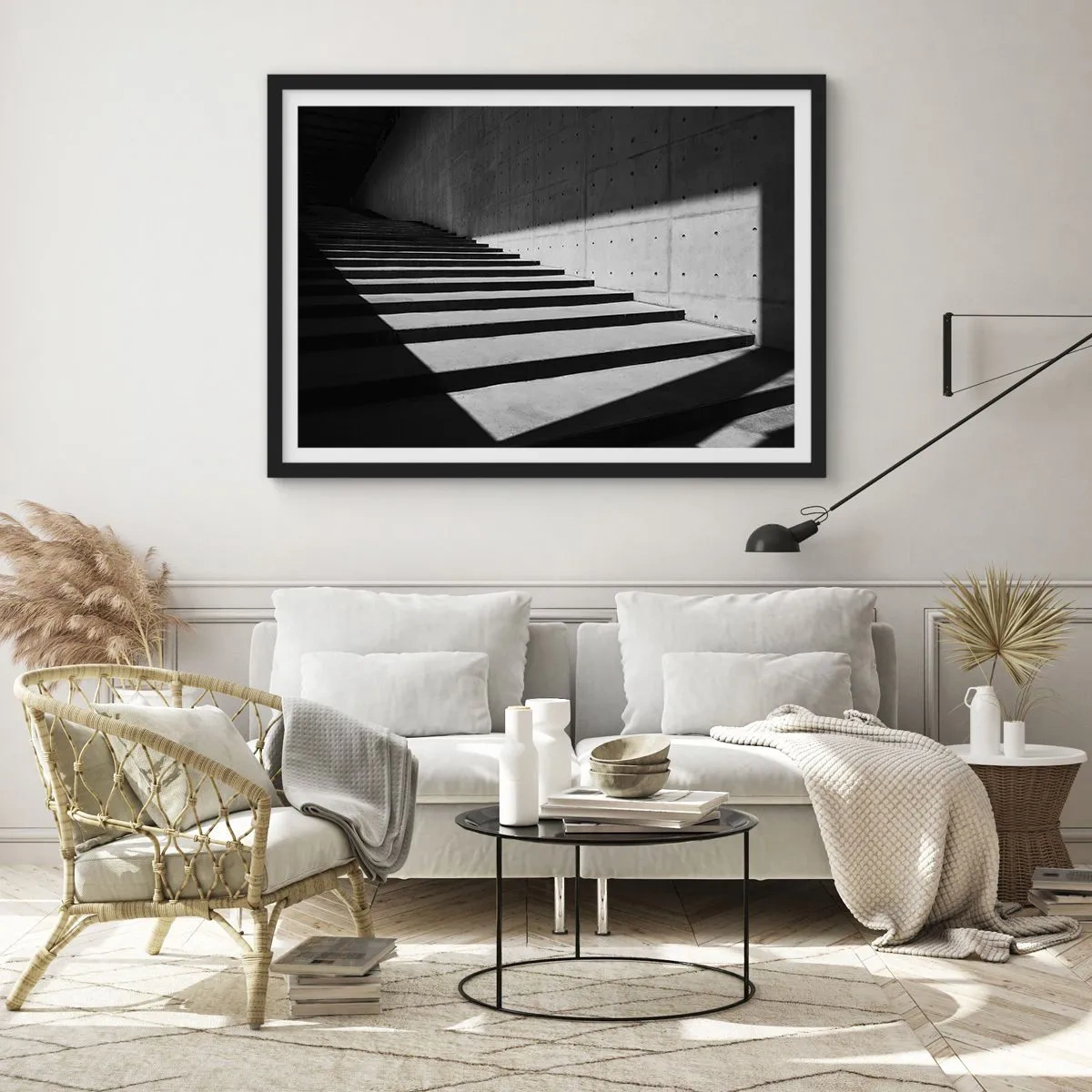 Plakat w czarnej ramie - Schody w minimalistycznym stylu w czerni i bieli - 70x50cm - Surowa uroda modernizmu - Nowoczesna dekoracja ścienna do salonu i sypialni ARTTOR