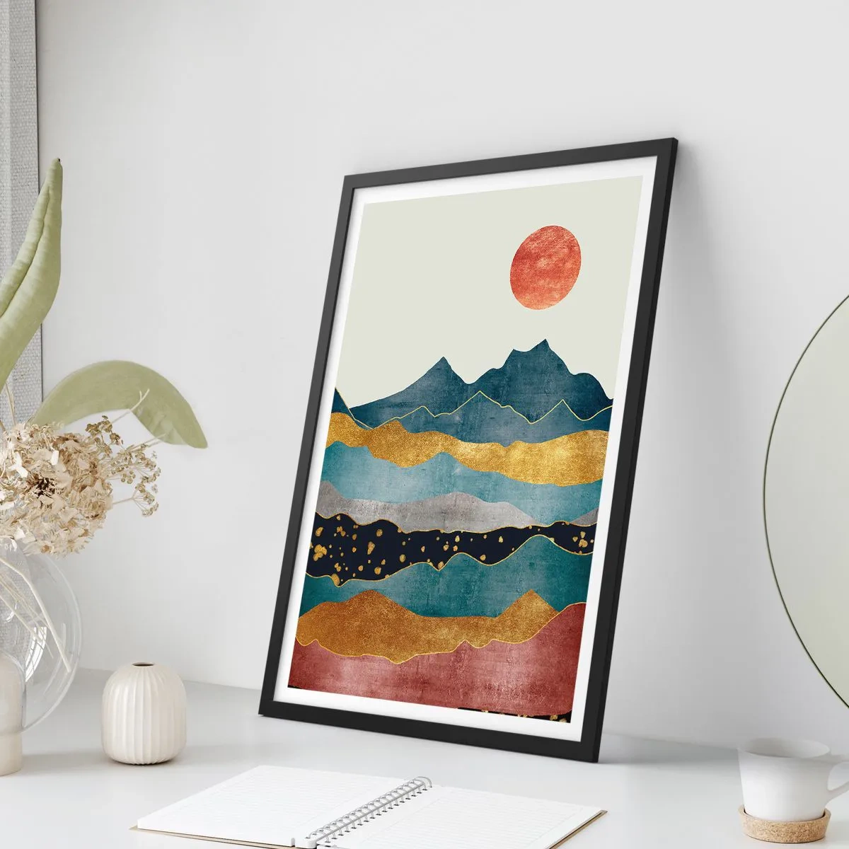 Plakat w czarnej ramie - Przekrój świata - Abstrakcyjne góry w odcieniach złota, błękitu i czerwieni - 50x70cm