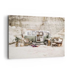 Obraz na płótnie - Retro camper z aranżacją boho na tle skalistego krajobrazu - 120x80cm - Podróż czas zacząć - Nowoczesna dekoracja ścienna do salonu, kuchni i sypialni ARTTOR