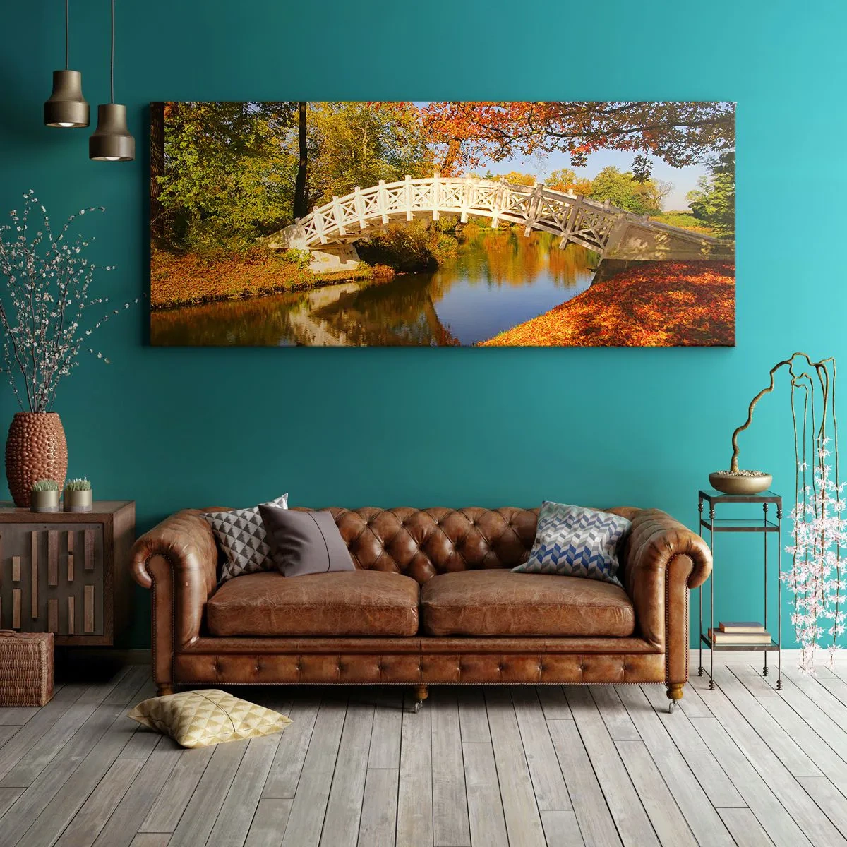 Obraz na płótnie - Mostek w parku otoczony jesiennymi liśćmi nad spokojną wodą - 160x50cm - Na białym mostku westchnień - Nowoczesna dekoracja ścienna do salonu i sypialni ARTTOR