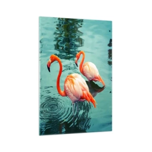 Obraz na szkle - Dwa flamingi w spokojnej wodzie odbijające otoczenie - 70x100cm - Jesteśmy teraz w modzie - Nowoczesna dekoracja ścienna do salonu i sypialni ARTTOR