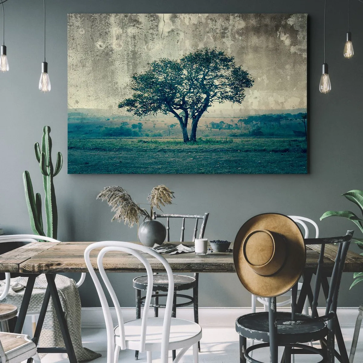 Obraz na płótnie - Samotne drzewo na tle zamglonego krajobrazu - 70x50cm - Jabłoń na błękitnym błoniu? - Nowoczesna dekoracja ścienna do salonu i sypialni ARTTOR
