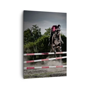 Obraz na płótnie - Jeździec skaczący przez przeszkodę na koniu, w akcji - 50x70cm - Razem po zwycięstwo - Nowoczesna dekoracja ścienna do salonu, kuchni i sypialni ARTTOR