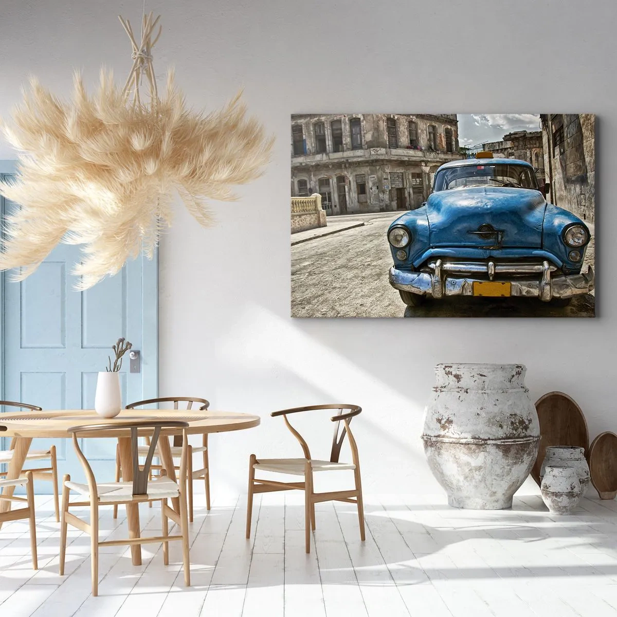 Obraz na płótnie - Stare niebieskie auto na ulicy w retro stylu - 70x50cm - Stare jest piękne - Nowoczesna dekoracja ścienna do salonu i sypialni ARTTOR