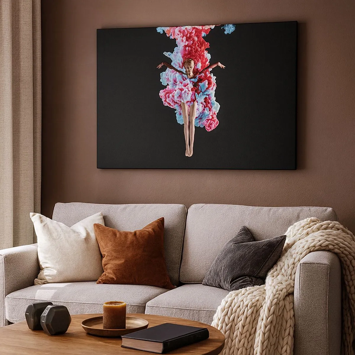 Obraz na płótnie - Tancerka otoczona kolorowym dymem na czarnym tle - 70x50cm - W pełnym rozkwicie - Nowoczesna dekoracja ścienna do salonu i sypialni ARTTOR