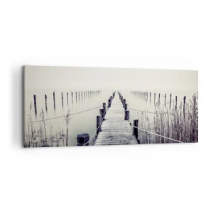 Obraz na płótnie - Drewniany pomost prowadzący w mglistą przestrzeń - 120x50cm - Zanurz się w spokoju - Nowoczesna dekoracja ścienna do salonu i sypialni ARTTOR