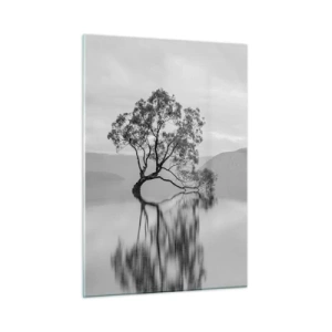 Obraz na szkle - Samotne drzewo na wodzie w czarno-białym krajobrazie - 50x70cm - Jest taki kraj - Nowoczesna dekoracja ścienna do salonu, kuchni i sypialni ARTTOR