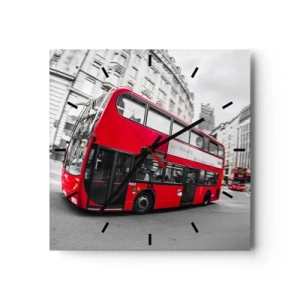 Zegar ścienny - Czerwony londyński autobus na tle czarno-białej ulicy - 30x30cm - Londyn tradycyjnie - by bus - Nowoczesna dekoracja ścienna do salonu i sypialni ARTTOR