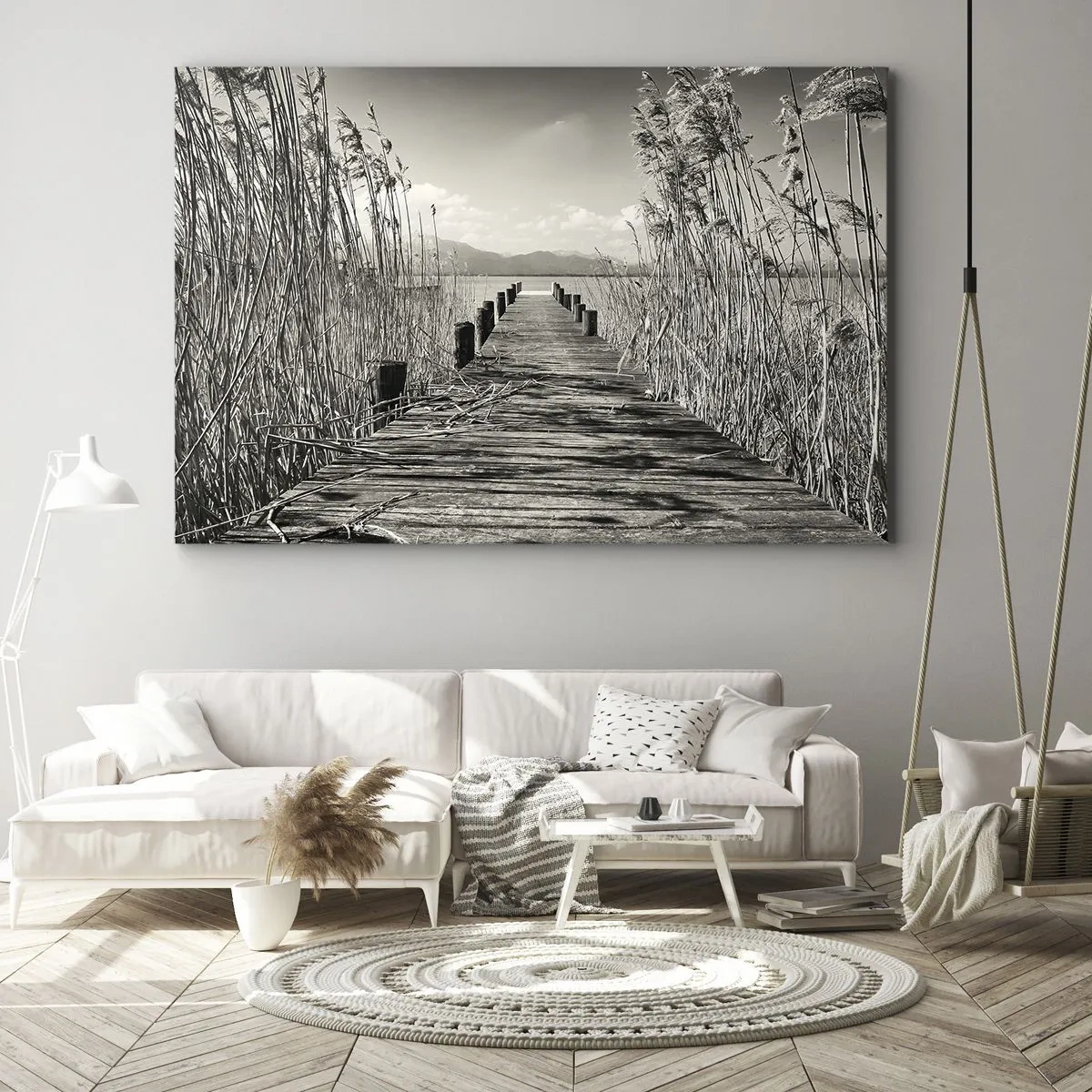 Obraz na płótnie - Drewniany pomost wśród wysokich traw nad jeziorem w odcieniach sepia - 70x50cm - W zaciszu traw - Nowoczesna dekoracja ścienna do salonu i sypialni ARTTOR