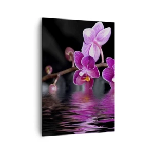 Obraz na płótnie - Fioletowe orchidee nad spokojną wodą na tle czarnym - 70x100cm - Liliowe odbicie piękna - Nowoczesna dekoracja ścienna do salonu i sypialni ARTTOR