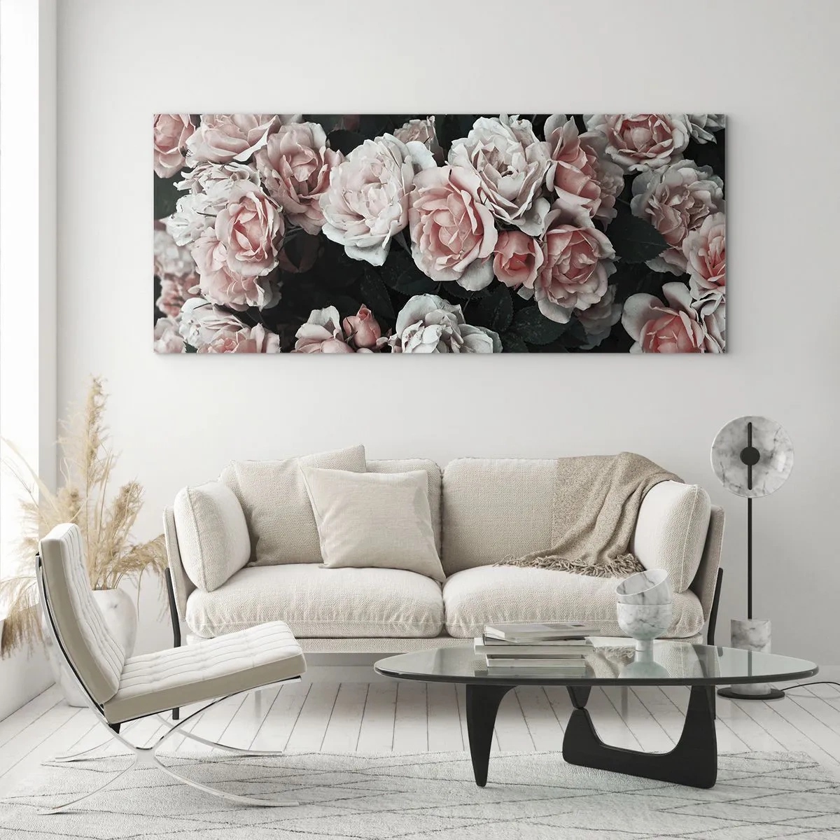 Obraz na szkle - Różowe róże na ciemnym tle w subtelnej kompozycji - 160x50cm - Różany ansamble - Nowoczesna dekoracja ścienna do salonu i sypialni ARTTOR
