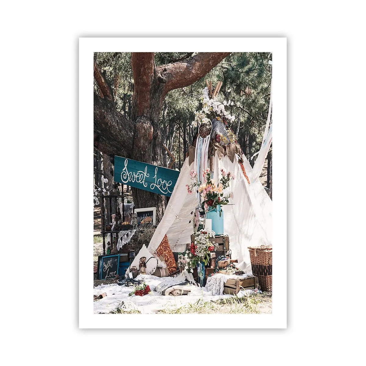 Plakat - Kompozycja w stylu boho z namiotem, kwiatami i napisem Sweet Love - 50x70cm - Make love… - Nowoczesna dekoracja ścienna do salonu, kuchni i sypialni ARTTOR