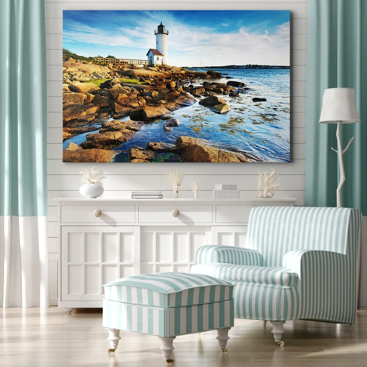 Obraz na płótnie - Latarnia morska na skalistym wybrzeżu w słoneczny dzień - 70x50cm - Wracajcie szczęśliwie, czekam - Nowoczesna dekoracja ścienna do salonu i sypialni ARTTOR