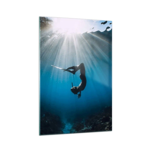 Obraz na szkle - Nurek unoszący się w promieniach światła pod wodą - 70x100cm - Podwodny taniec - Nowoczesna dekoracja ścienna do salonu i sypialni ARTTOR