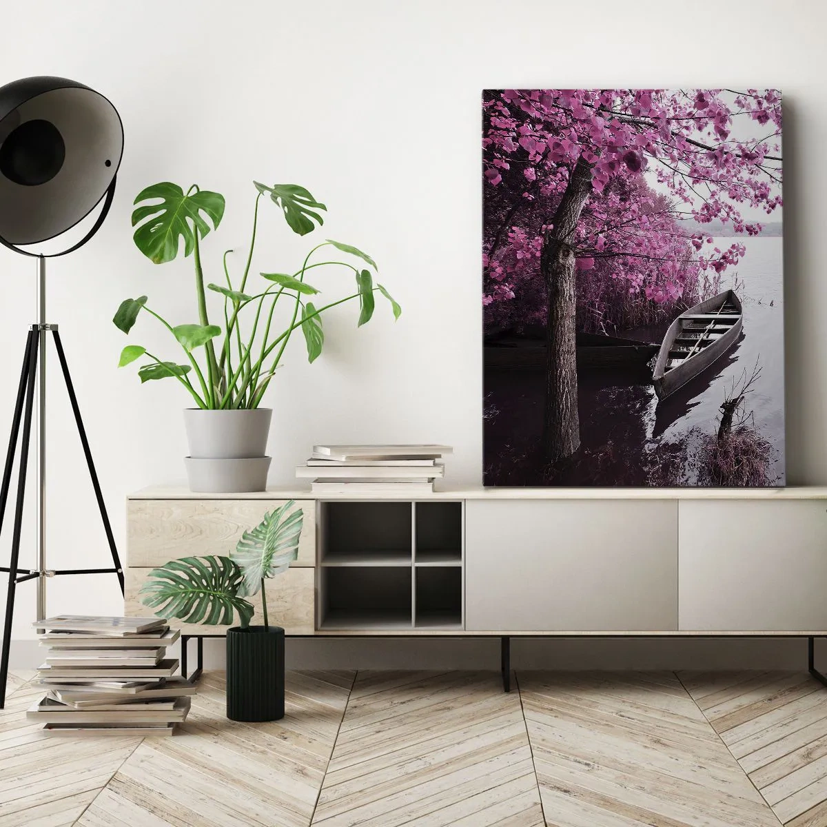 Obraz na płótnie - Łódź przy brzegu w otoczeniu różowych drzew - 50x70cm - W różowej ciszy - Nowoczesna dekoracja ścienna do salonu, kuchni i sypialni ARTTOR