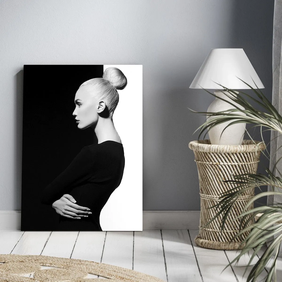 Obraz na płótnie - Po prostu kobieta - 55x100 cm
