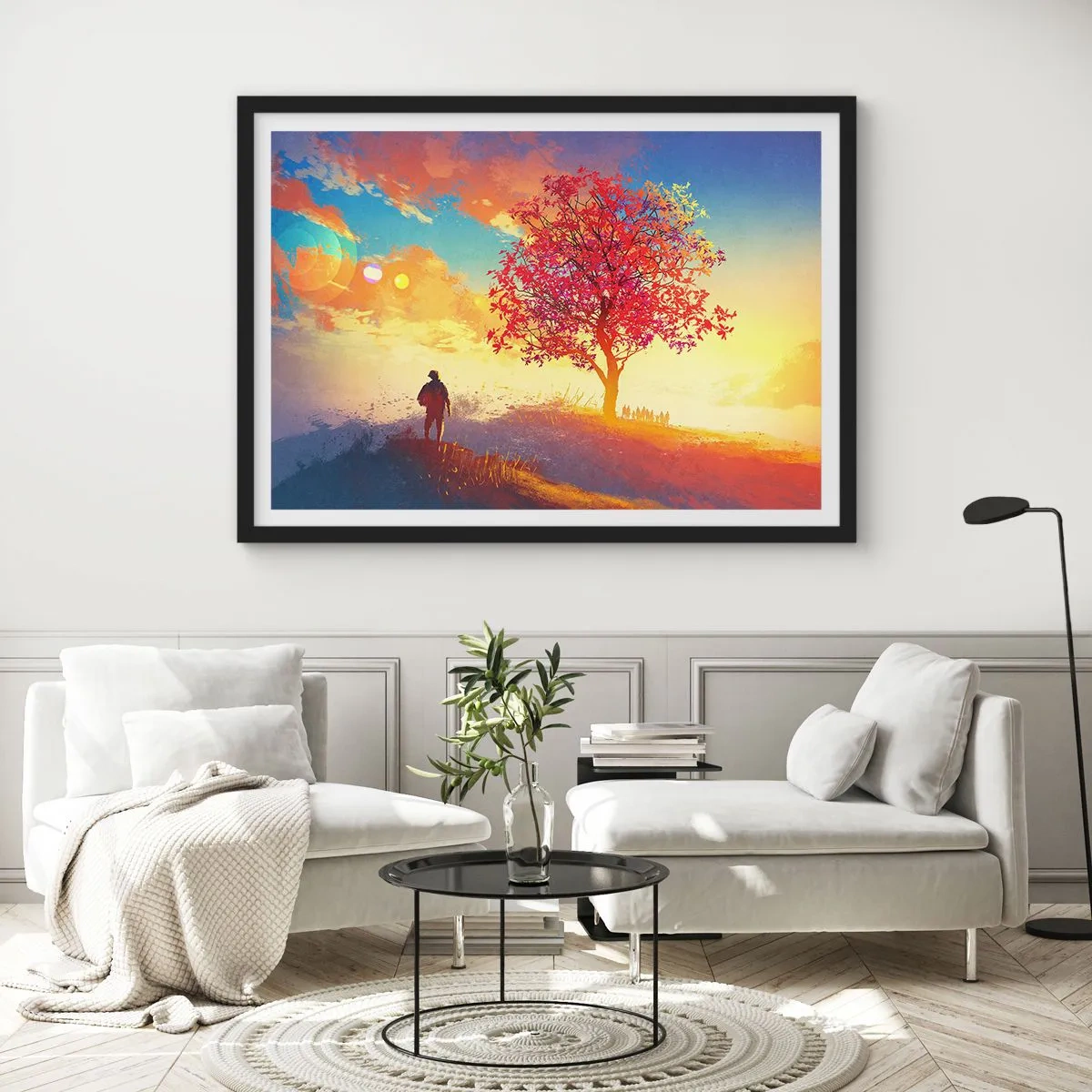 Plakat w czarnej ramie - Postać na wzgórzu obok kolorowego drzewa w świetle zachodzącego słońca - 100x70cm - Pielgrzym u celu - Nowoczesna dekoracja ścienna do salonu i sypialni ARTTOR