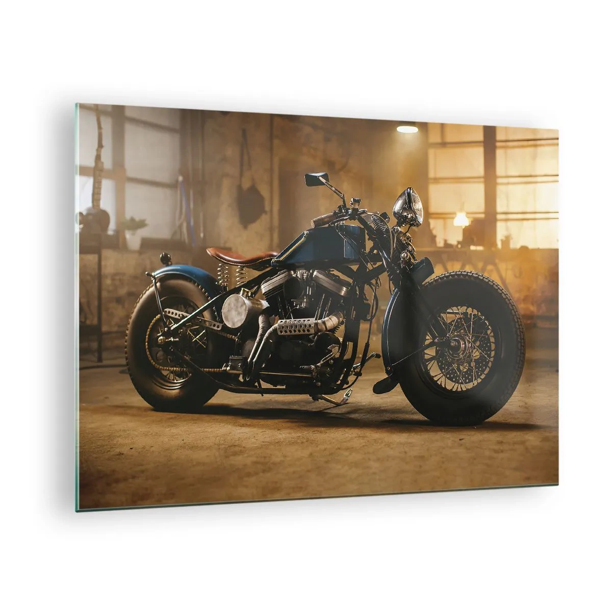 Obraz na szkle - Klimatyczne ujęcie klasycznego motocykla w garażu - 70x50cm - Mogę wszystko - Nowoczesna dekoracja ścienna do salonu i sypialni ARTTOR