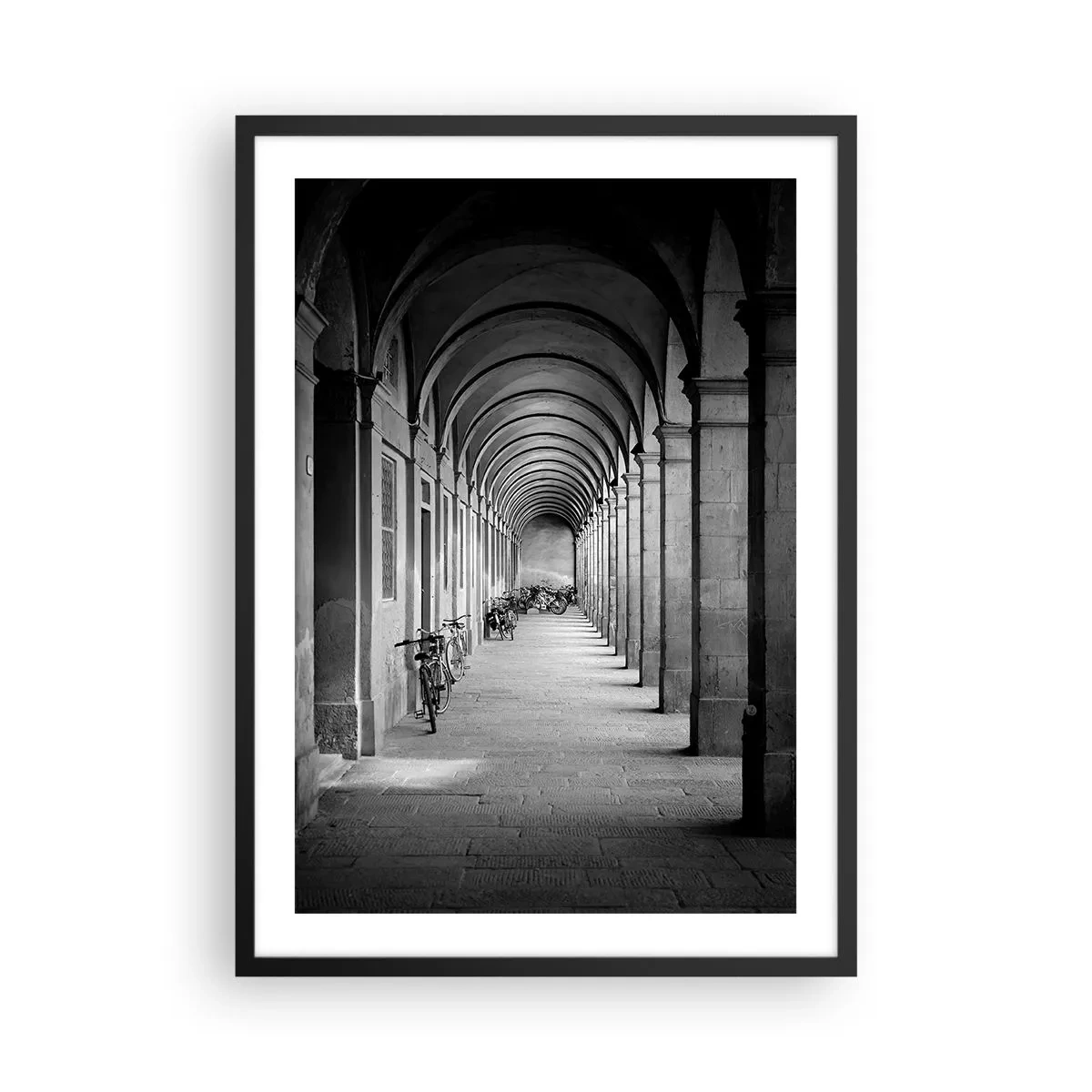 Plakat w czarnej ramie - Czarno-biała architektura arkad - 50x70cm - Pod arkadami - Nowoczesna dekoracja ścienna do salonu i sypialni ARTTOR