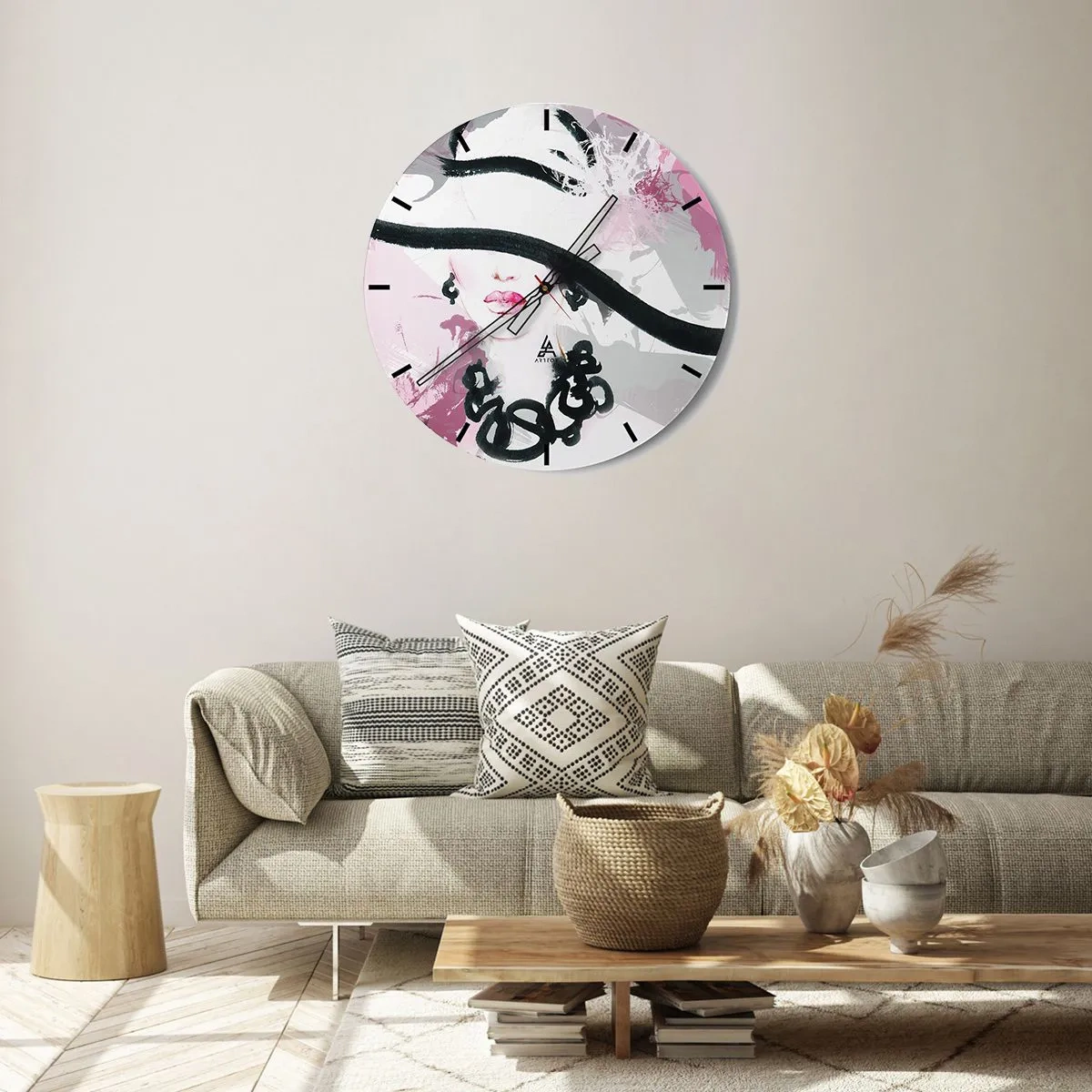 Zegar ścienny - Elegancki portret kobiety w czarno-różowej stylistyce - 30x30cm - Portret damy w czerni i różu - Nowoczesna dekoracja ścienna do salonu, kuchni i sypialni ARTTOR