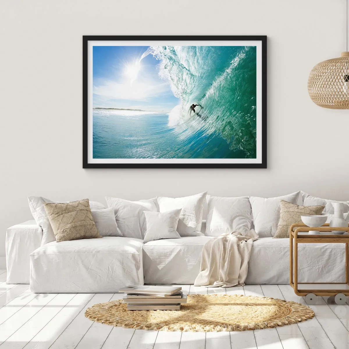 Plakat w czarnej ramie - Surfer na fali w świetle słońca na tle błękitnego nieba - 100x70cm - Zawsze na fali - Nowoczesna dekoracja ścienna do salonu i sypialni ARTTOR