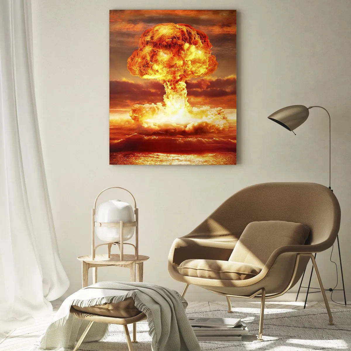 Obraz na szkle - Eksplozja grzyba atomowego w intensywnych barwach zachodu słońca - 50x70cm - I stanie się koniec - Nowoczesna dekoracja ścienna do salonu, kuchni i sypialni ARTTOR