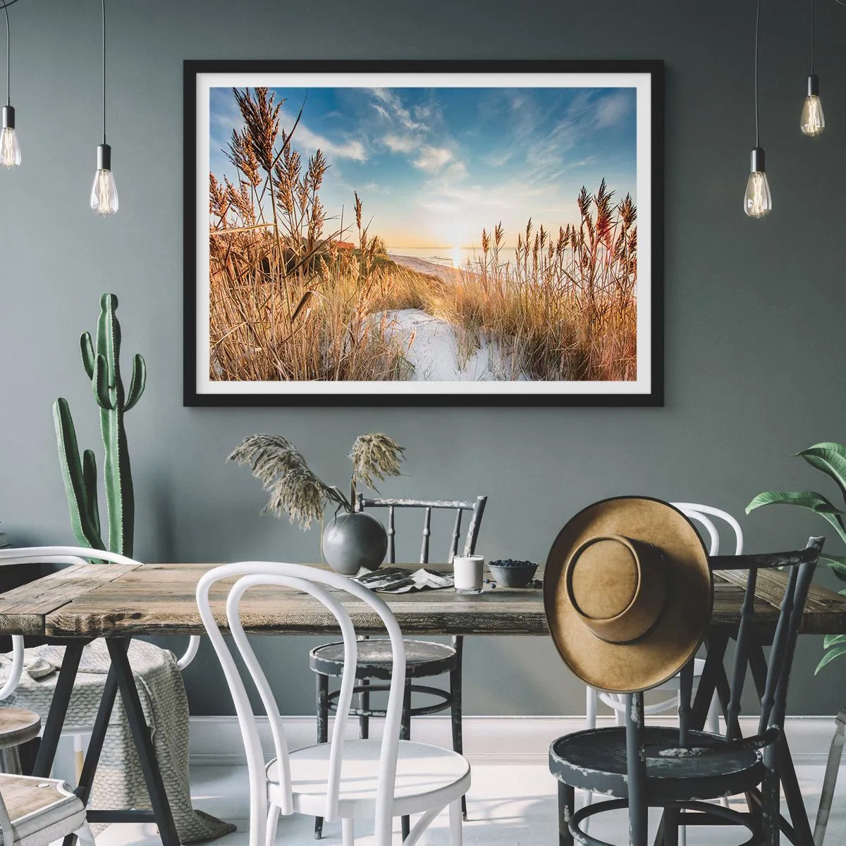 Plakat w czarnej ramie - Malownicza plaża z trawami i zachodzącym słońcem - 70x50cm - Północna plaża - Nowoczesna dekoracja ścienna do salonu i sypialni ARTTOR