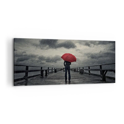 Obraz na płótnie - Osoba z czerwoną parasolką na deszczowym molo - 120x50cm - To nic, że pada - Nowoczesna dekoracja ścienna do salonu i sypialni ARTTOR