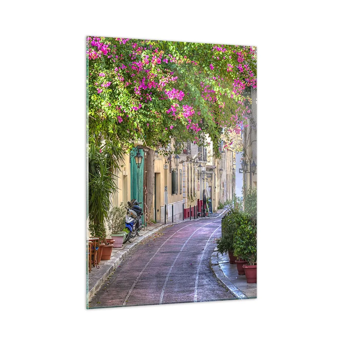 Obraz na szkle - Urokliwa ulica z kwitnącymi drzewami - 50x70cm - Kwitnący zaułek - Nowoczesna dekoracja ścienna do salonu, kuchni i sypialni ARTTOR