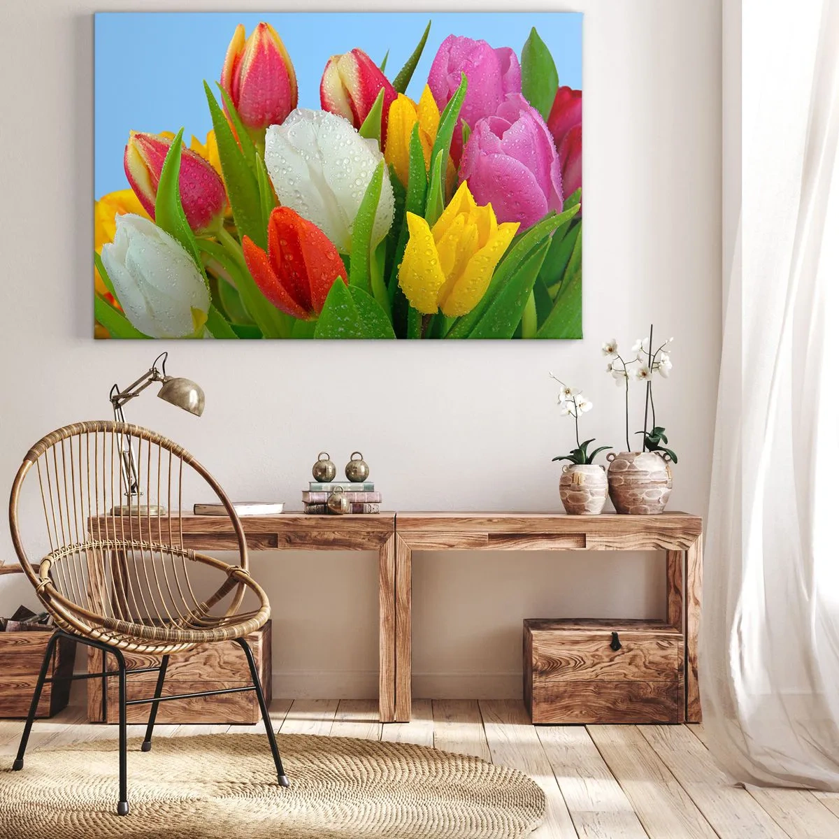 Obraz na płótnie - Kolorowe tulipany pokryte kroplami rosy na błękitnym tle - 120x80cm - Kwiatowa tęcza w kroplach rosy - Nowoczesna dekoracja ścienna do salonu, kuchni i sypialni ARTTOR