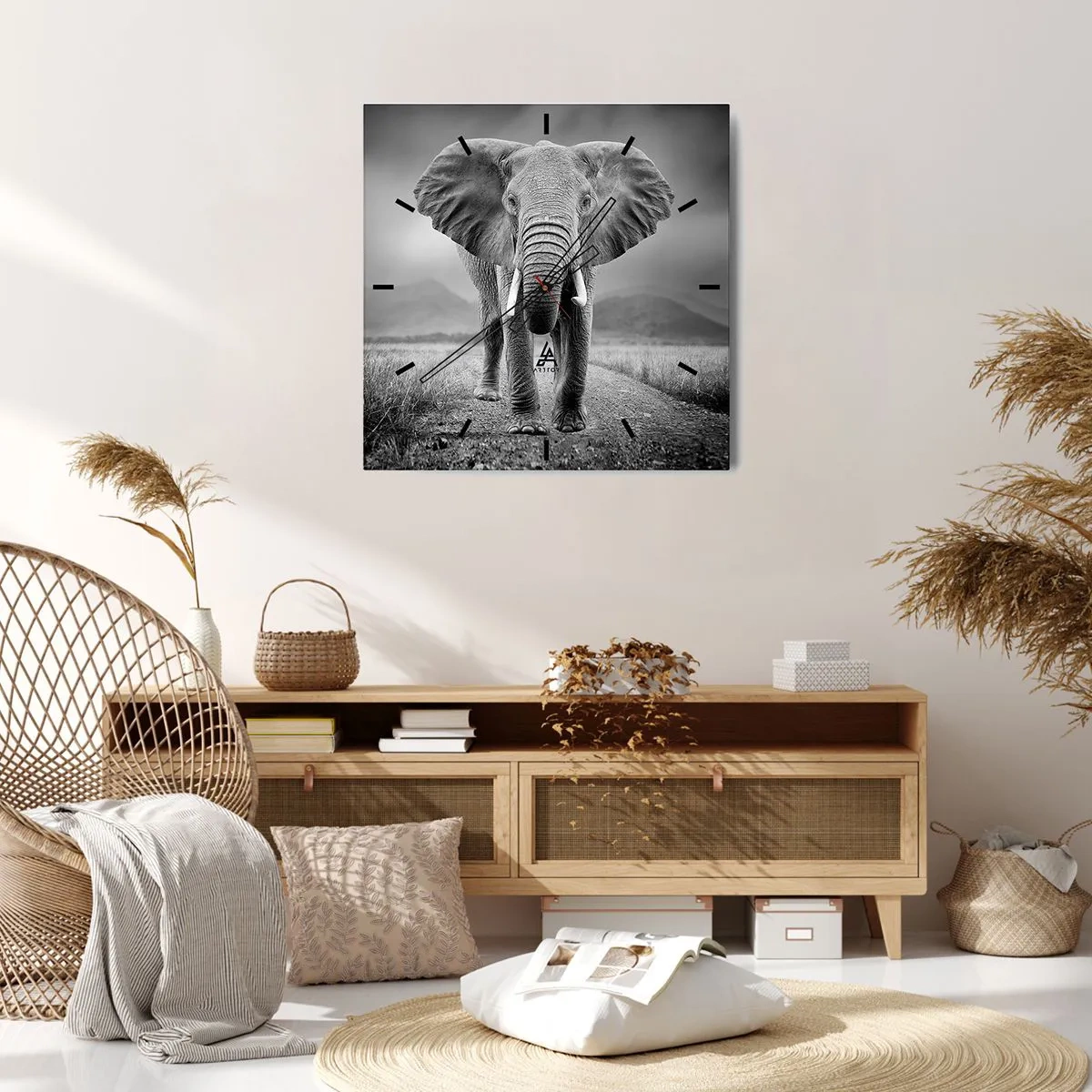 Zegar ścienny - Potężny słoń na sawannie w monochromatycznej tonacji - 30x30cm - Gospodarz wita - Nowoczesna dekoracja ścienna do salonu i sypialni ARTTOR